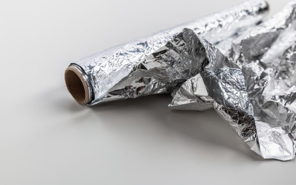 Aluminiu în bucătărie: Unde îl ții ca să nu se strice. Greșeala clasică