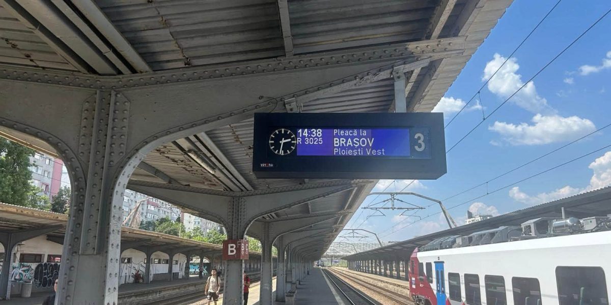 Primul PESA spre Brașov: Trenul a pornit pe șine