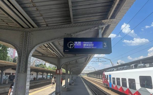 Primul PESA spre Brașov: Trenul a pornit pe șine