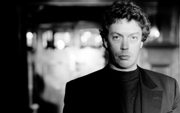 Tim Curry, star din Rocky Horror, a murit la 80 de ani