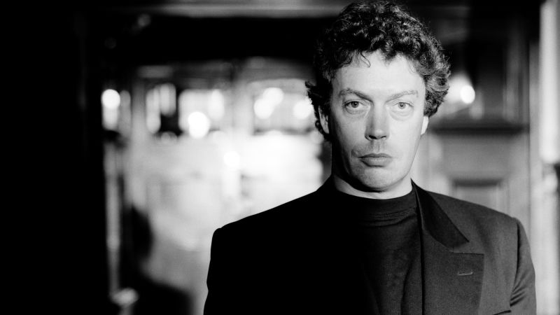 Tim Curry, star din Rocky Horror, a murit la 80 de ani