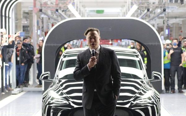 Musk lasă Tesla fără electric. Presiune uriașă pe producător