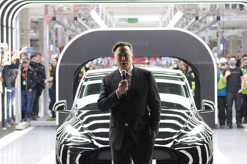 Musk lasă Tesla fără electric. Presiune uriașă pe producător