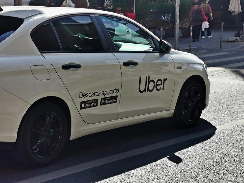 Uber lansează 2.000 de robotaxiuri fără șofer în Europa