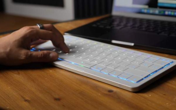Clevetura CLVX S: Tastatura pe care Apple a refuzat să o facă