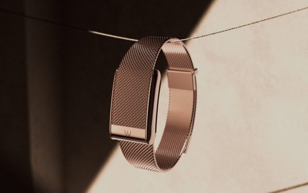 Whoop Meridian: Brățara scumpă sfidează Fitbit Air