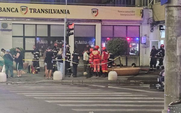 Foc mistuitor în bloc: 20 de ieșiri de urgență în București