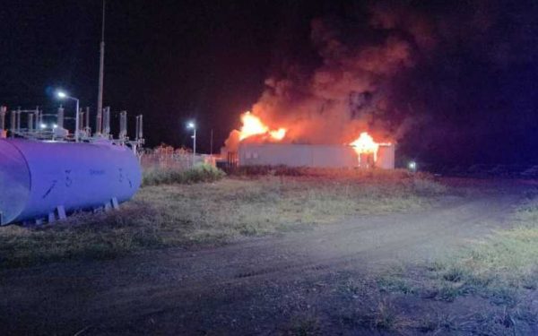 Incendiu la hala de baterii din Stâlpu, Buzău