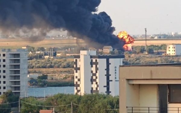 Incendiu masiv la Constanța: Fum negru acoperă centrul de mase plastice