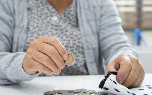 Fals curier BNR, prins în flagrant: Țepuise pensionară cu zeci de mii lei