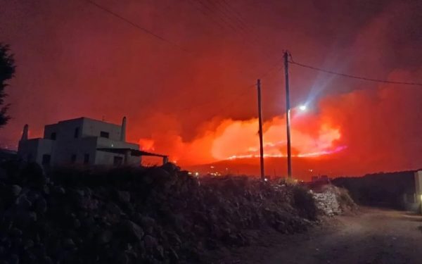 Incendiu violent în București, flăcări mari pe cer