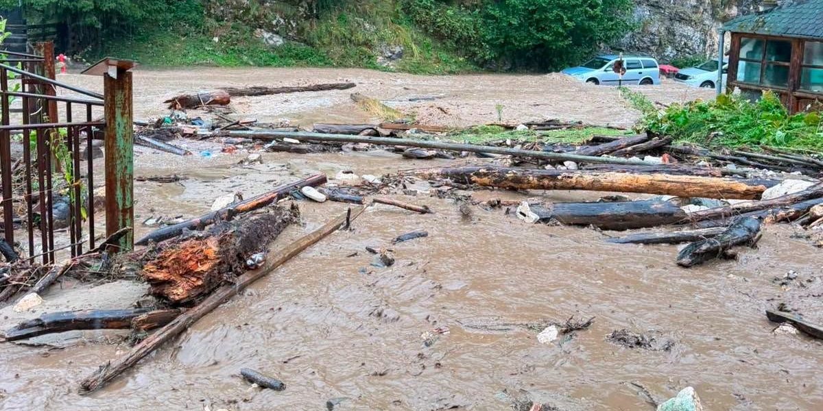 Viitură devastatoare în Argeș: Dâmbovicioara sub ape