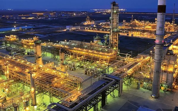 Incendiu la Aramco după atac cu dronă. Piețe de petrol în tensiune