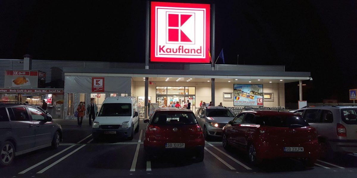 Kaufland îți vinde acum locuri de parcare