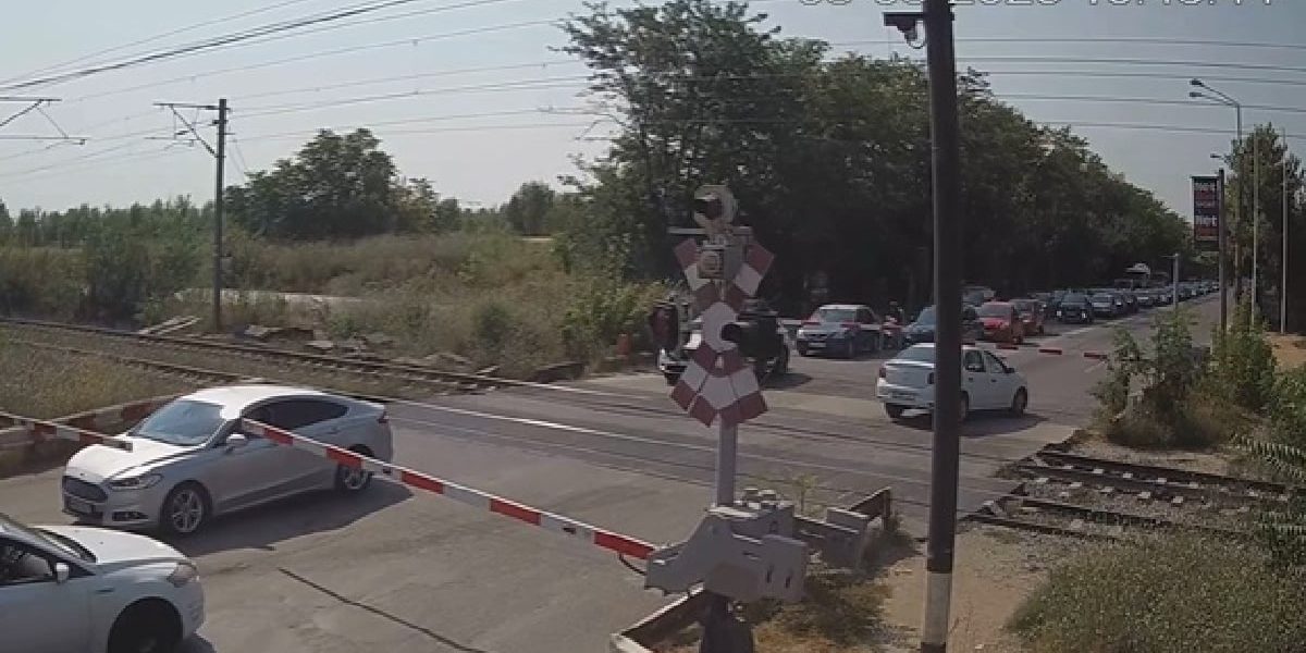 Șoferi blocați la Petricani: Cum explică CFR incidentul