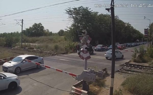Șoferi blocați la Petricani: Cum explică CFR incidentul