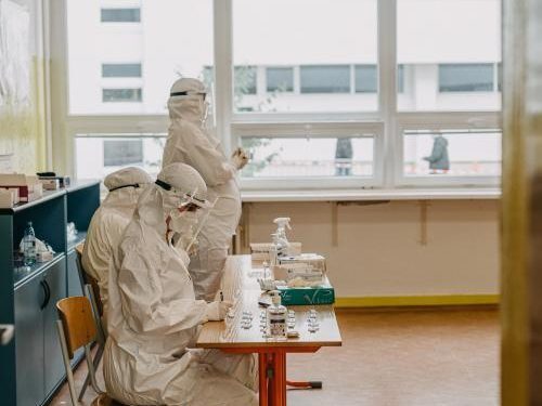 UE dă 4,6 mil. € pentru teste Ebola în Africa