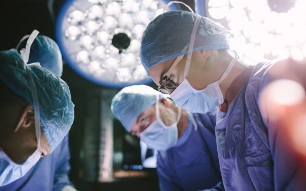 Iași: Salvari pe masa de operații. Medici eroi, fără spor