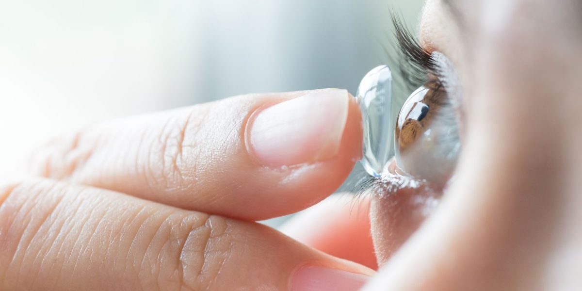 Locuri periculoase pentru lentile de contact: risc de vătămare oculară