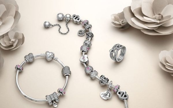 Pandora lasă argintul pentru platină: revoluție la cel mai mare producător