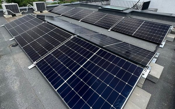 Panouri fotovoltaice: Bolojan impune stocare, nu injecție brută