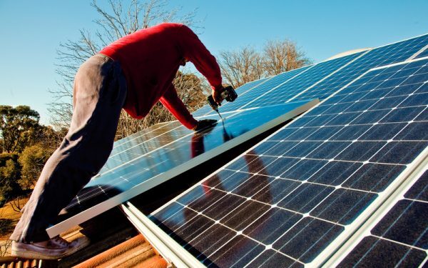 Prosumatori în România: Câți au acces la rețeaua electrică