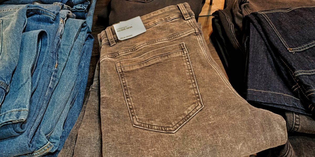 Pantalonii morții provoacă dezastru. Atenție la modă!