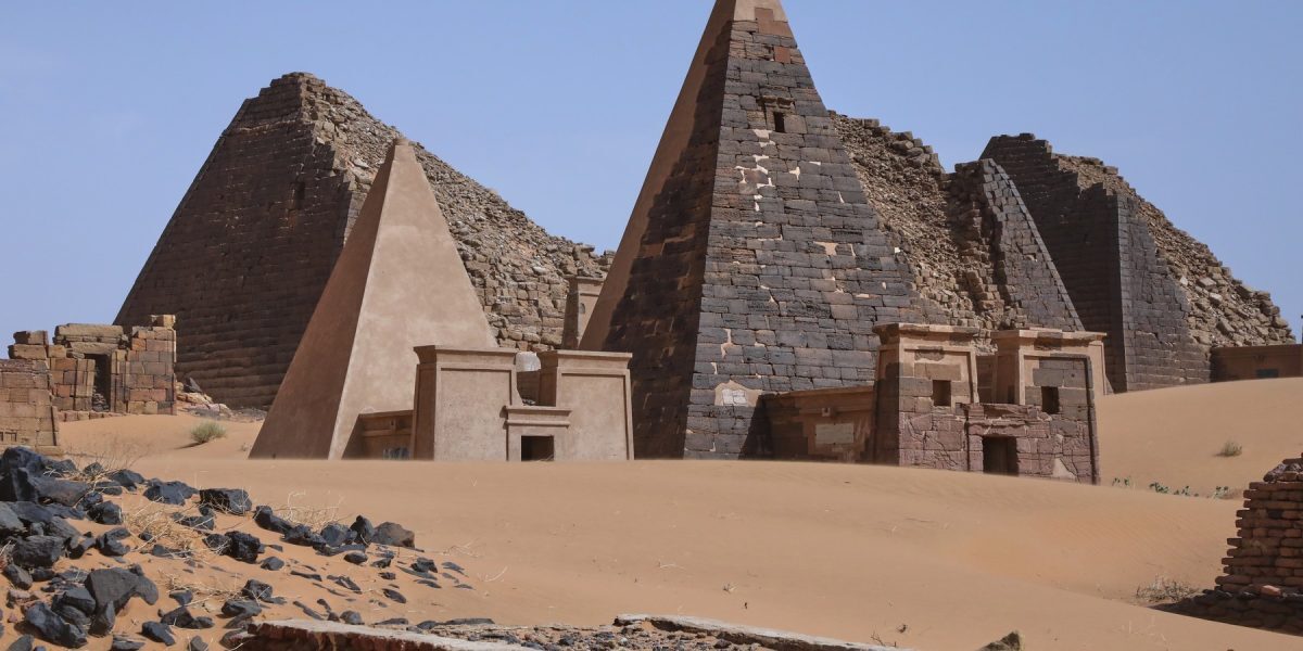 Meroe, bijuteria UNESCO din Sudan, sub asaltul războiului și nisipului