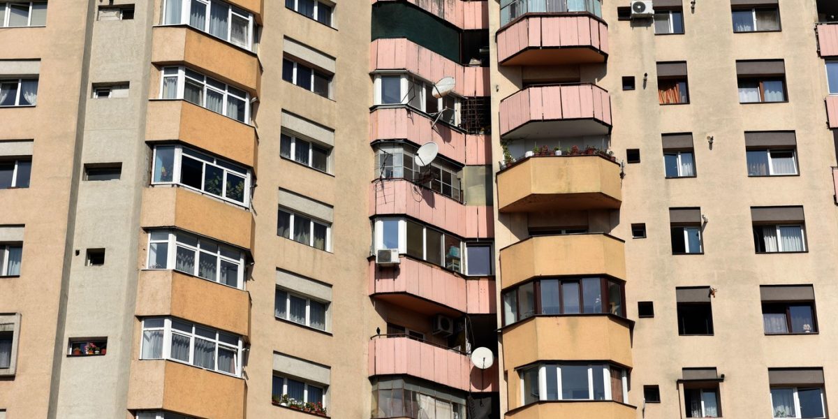 Locuința ta scumpă: Ce etaj crește factura la curent vara