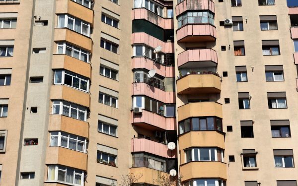 Locuința ta scumpă: Ce etaj crește factura la curent vara