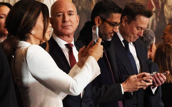 Bezos, Musk: Centre de date spațiale, dezastru pentru Pământ