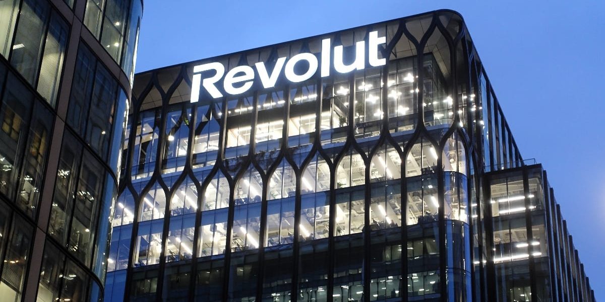 Revolut: Conturi blocate, sute de români disperați