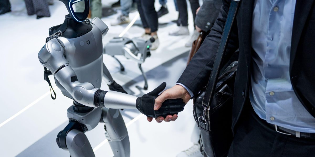 China: Robotul-casnic ia bursa înaintea SUA