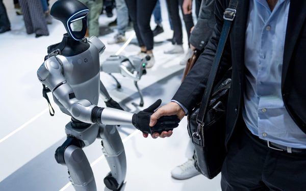 China: Robotul-casnic ia bursa înaintea SUA