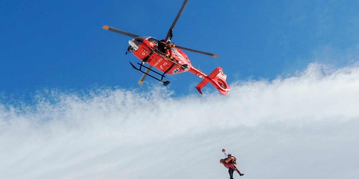 Alpiniști blocați în Bucegi, salvamontiști în acțiune