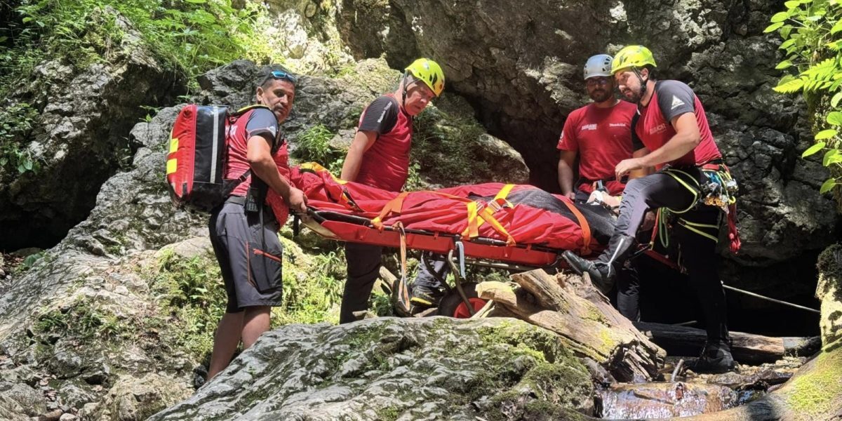 Adolescent inconștient salvat de alpiniști din Făgăraș