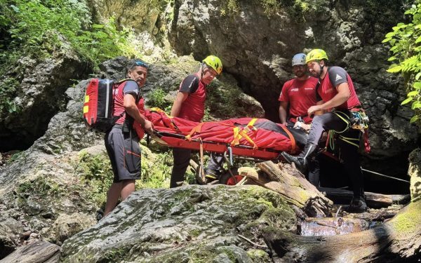 Adolescent inconștient salvat de alpiniști din Făgăraș
