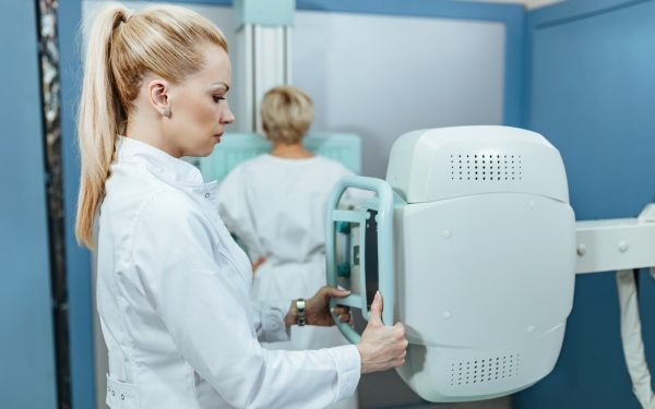 IA depistează cancerul vezicii cu 5 ani înainte. Descoperire britanică