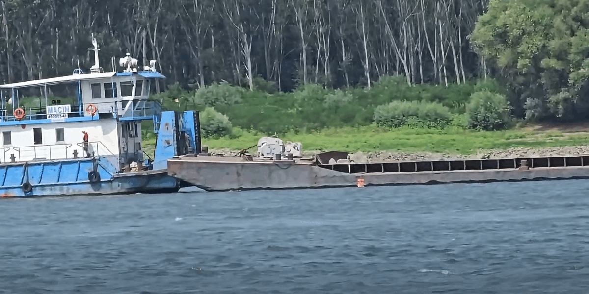 Scufundare barje 11 ore: Dunărea s-ar putea umfla-n curând