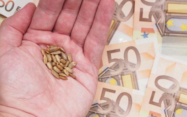 Fermierii români, jefuiți: 21 de companii, amendate cu 15,87 mil. EUR