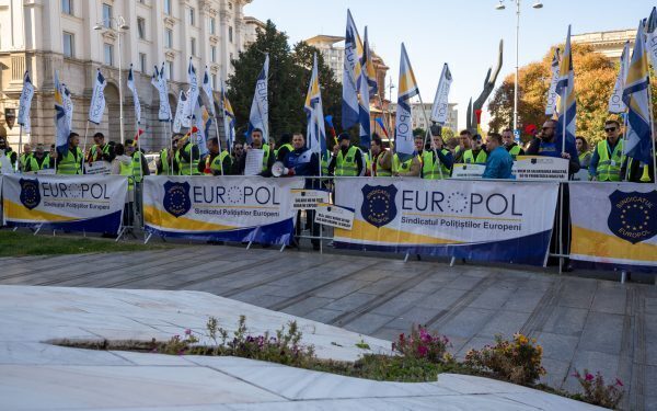 Europol, satirical pe Poliția Capitalei: Succes digital, birocrație zero