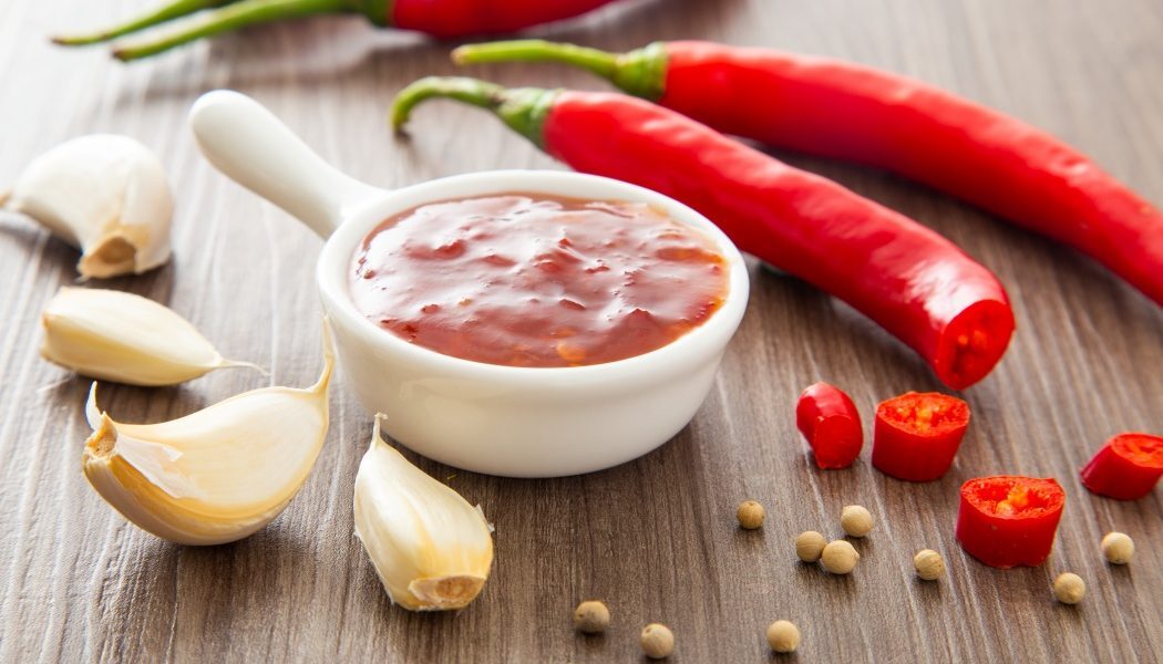 Sosul picant preferat de nutriționiști: Avantaje și riscuri ascunse