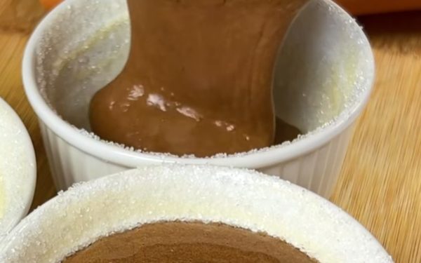 Prăjitură rapidă: 2 ingrediente, 20 de minute