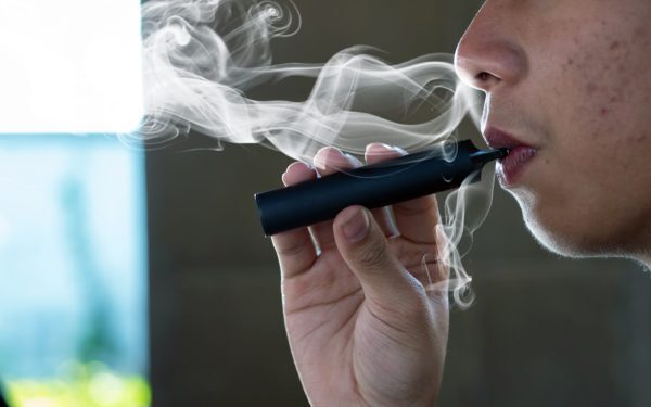 Vaparea îți distruge ochii: pericolul ascuns