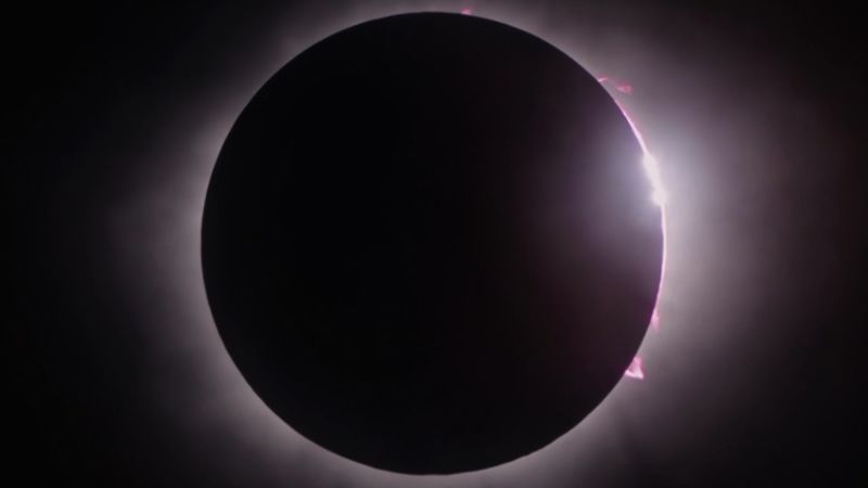 Eclipse Totale: Unde și Când Privim Cerul