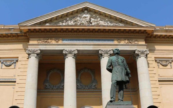 Locuri buget rămase libere la liceu, inclusiv cele rurale