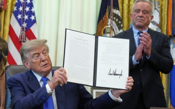 Trump, acuzații false la semnarea unui decret pentru copiii vaccinați