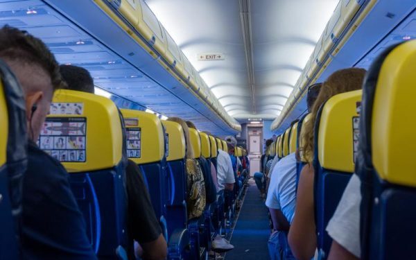 Aviație: Contracte complicate, angajatori greu de stabilit