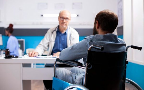 Bani pentru 52.000 de persoane cu handicap, lunar, până în 2030