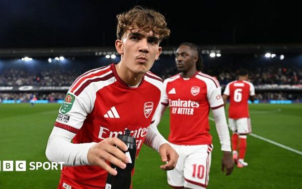 Dowman, tânăr Arsenal, arată clasă, dar clubul ezită